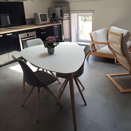Petite Maison Type Loft En Plein Bourg D'Ambazac Экстерьер фото