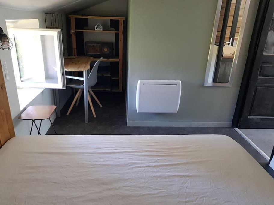 Petite Maison Type Loft En Plein Bourg D'Ambazac Экстерьер фото