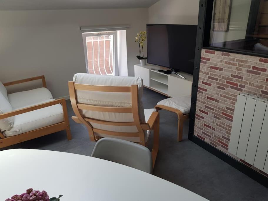 Petite Maison Type Loft En Plein Bourg D'Ambazac Экстерьер фото