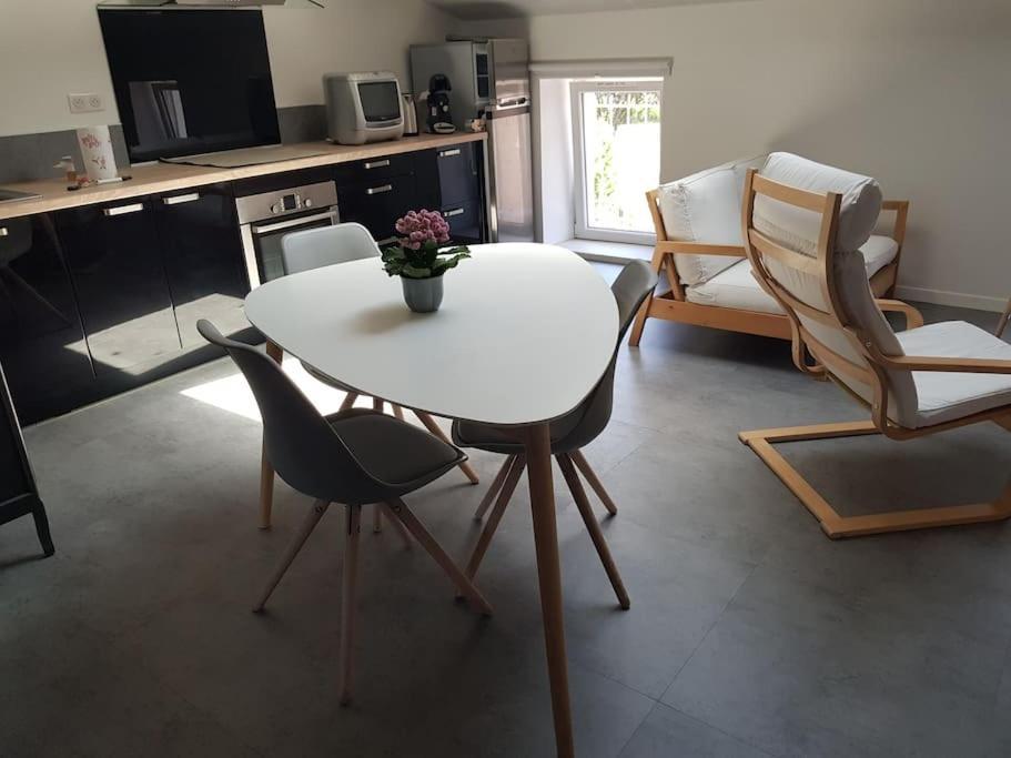 Petite Maison Type Loft En Plein Bourg D'Ambazac Экстерьер фото